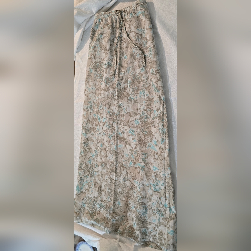 Eddie Bauer Beige and Light Blue Skirt